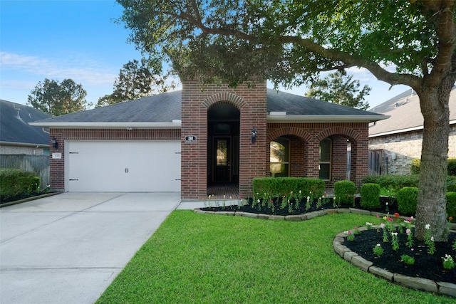 view of front facade featuring a front yard and a garage