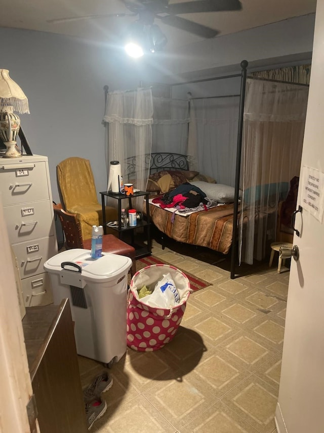 bedroom featuring ceiling fan