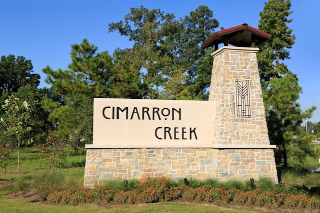 view of community / neighborhood sign