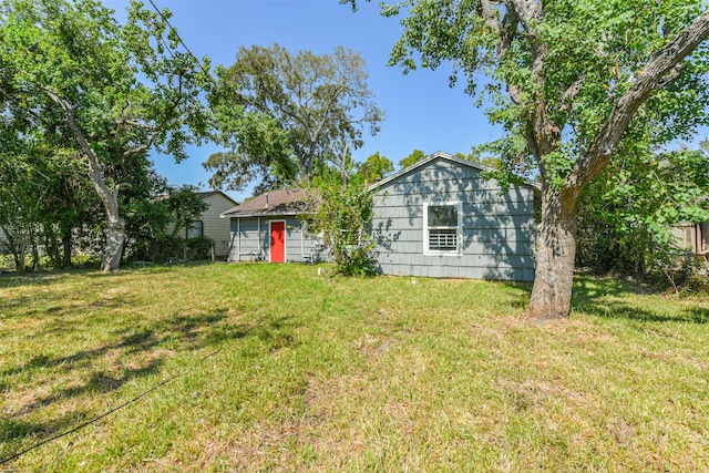 view of front of house with a front yard