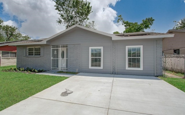 view of front facade featuring a front lawn and a patio area