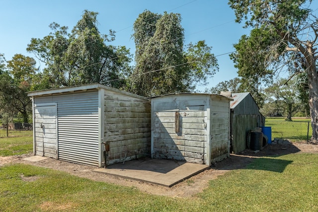 view of outdoor structure featuring a yard