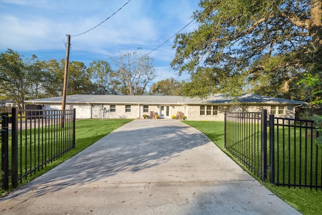 ranch-style house featuring a front lawn