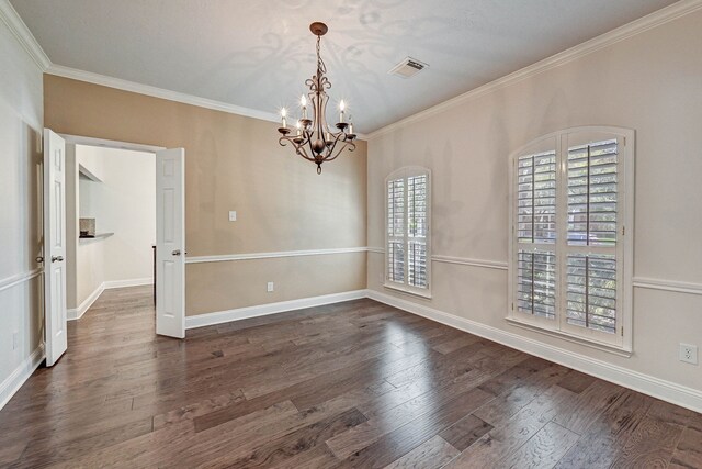 unfurnished room with dark wood-type flooring, crown molding, and a chandelier