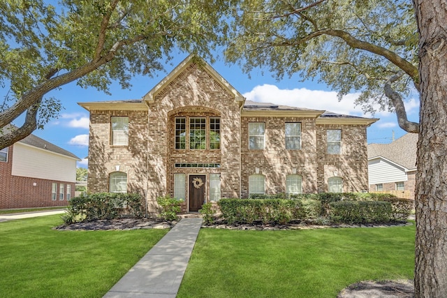 view of front facade with a front yard