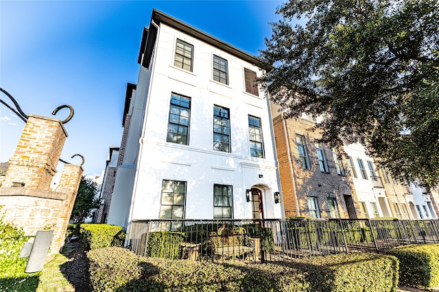 view of front of house