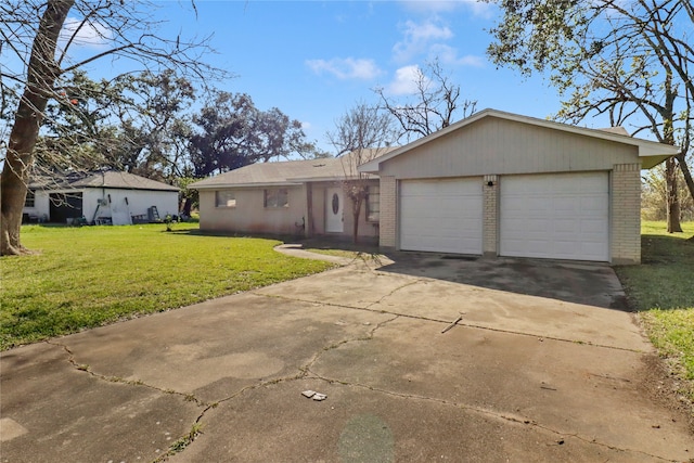 ranch-style house featuring a front lawn and a garage