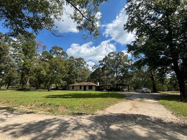 view of front of house featuring a front lawn