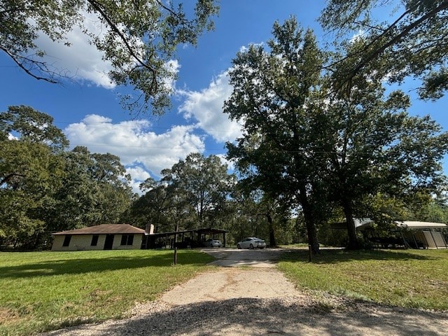 view of front of property featuring a front yard