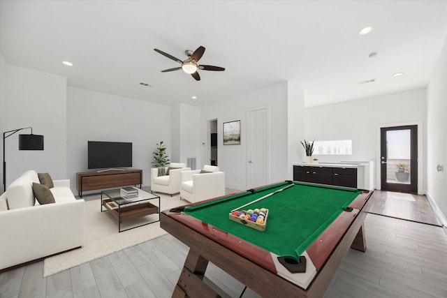 playroom featuring light hardwood / wood-style flooring, billiards, and ceiling fan