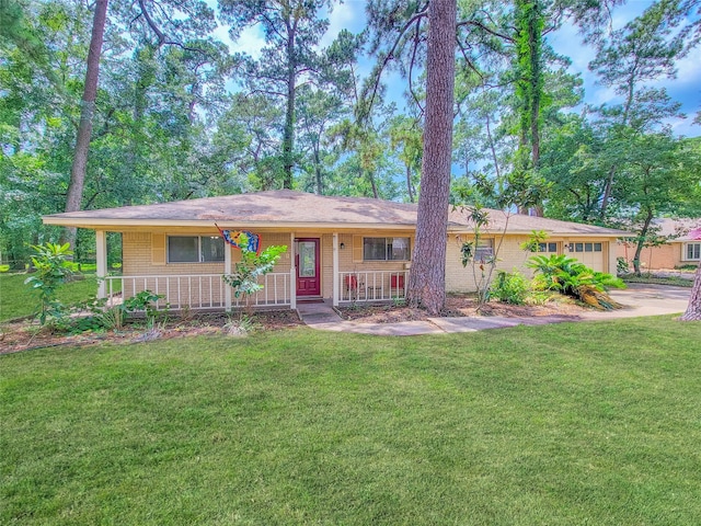 ranch-style home featuring a front yard and covered porch