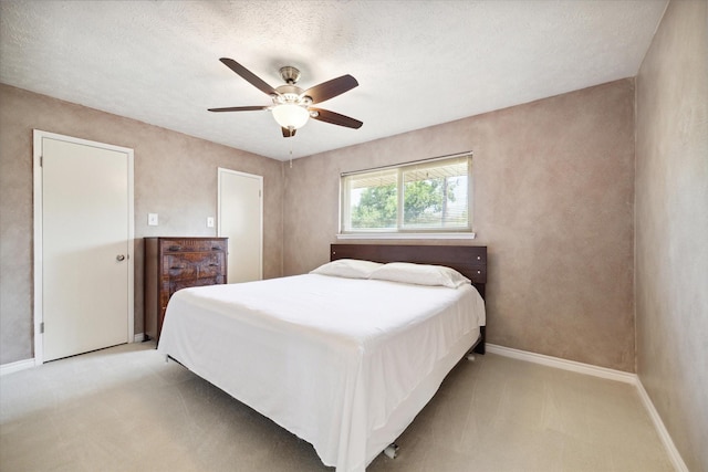 bedroom featuring ceiling fan and a textured ceiling