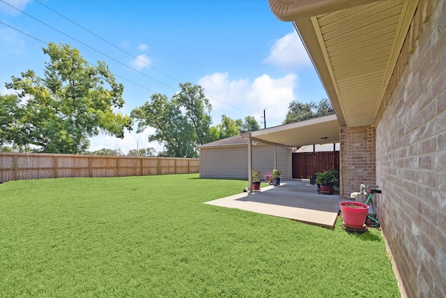 view of yard featuring a patio