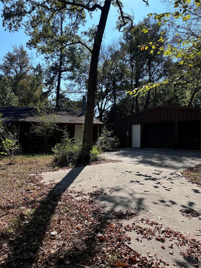 view of yard featuring a garage