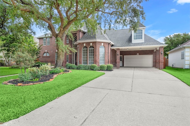 view of front facade featuring a garage and a front lawn