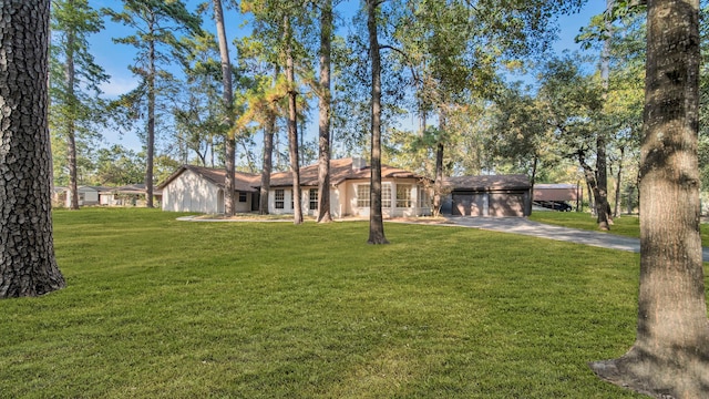 view of front facade with a front yard