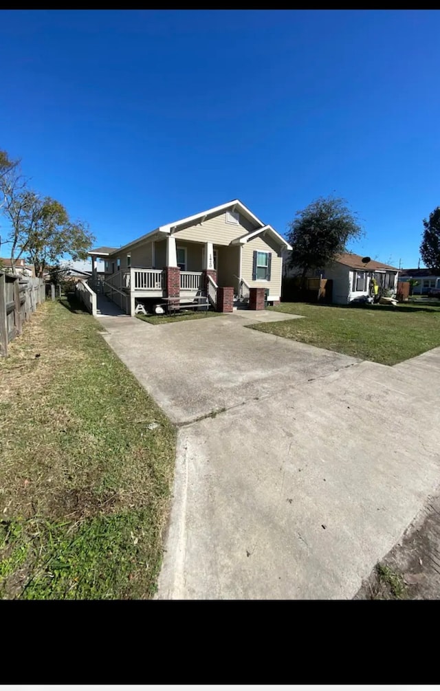 view of front of house featuring a front yard and covered porch