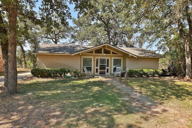 ranch-style home with a front yard