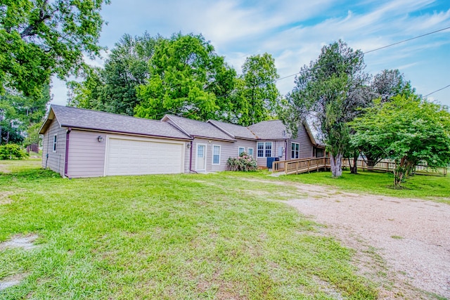 view of front of home featuring a front lawn and a garage