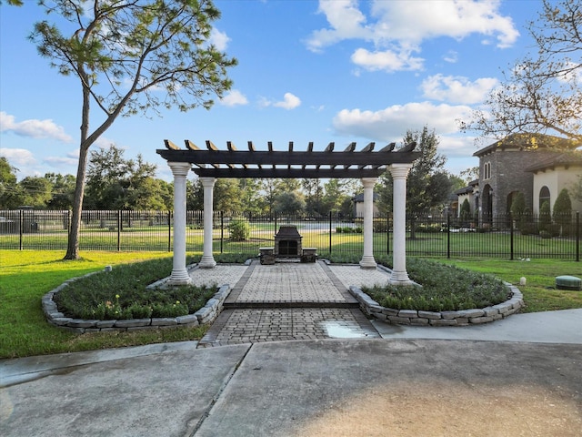 view of home's community featuring a lawn