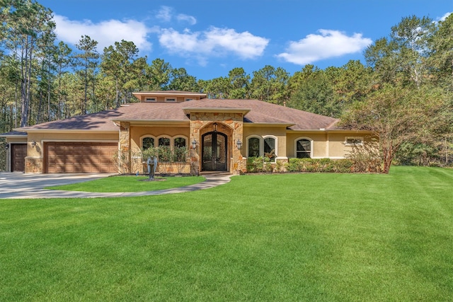 view of front of house featuring a front lawn and a garage