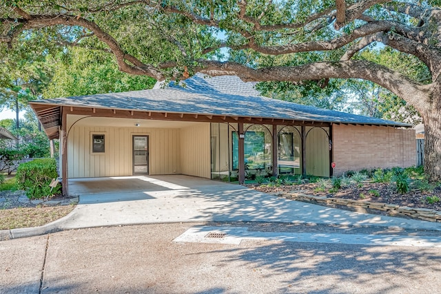 view of front of property featuring a carport