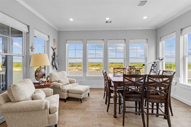 9 Hawkeye, Hitchcock, TX 77563 - sunroom with plenty of natural light