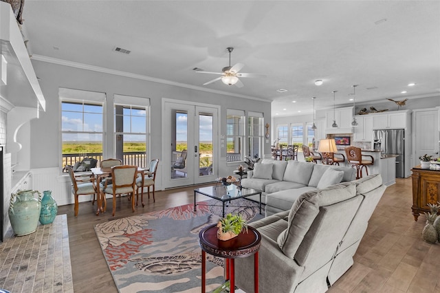 9 Hawkeye, Hitchcock, TX 77563 - living area featuring french doors, ornamental molding, a ceiling fan, recessed lighting, and light wood-type flooring