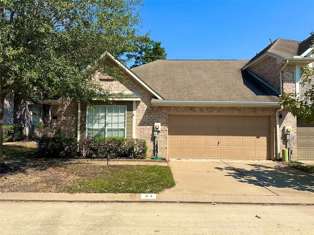 view of front facade featuring a garage