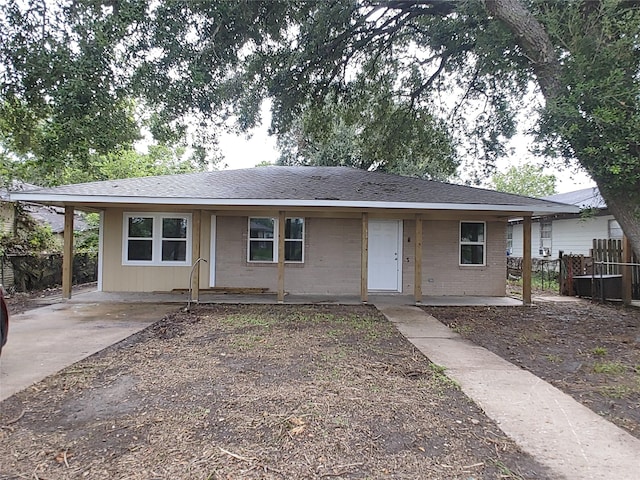 413 3rd St, Van Vleck, TX 77482 - photo 2