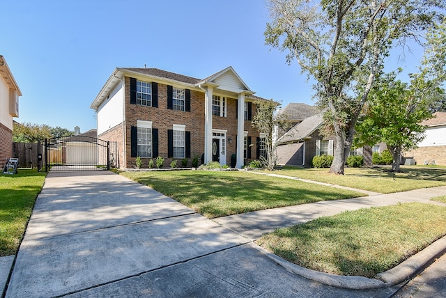 view of front facade featuring a front yard