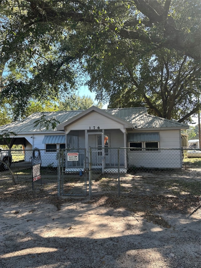 view of front of property