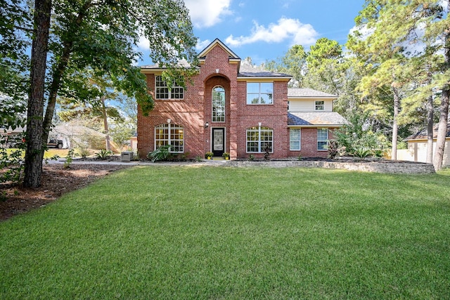 view of front of house featuring a front lawn