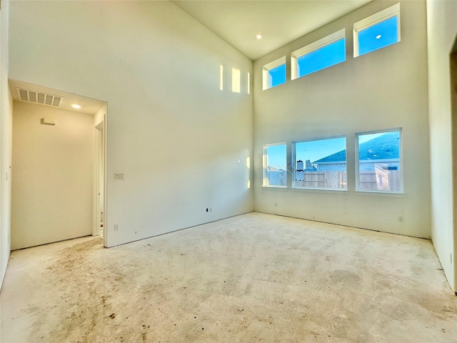 empty room featuring a towering ceiling