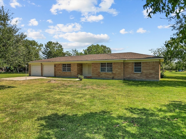 ranch-style house featuring a front lawn and a garage