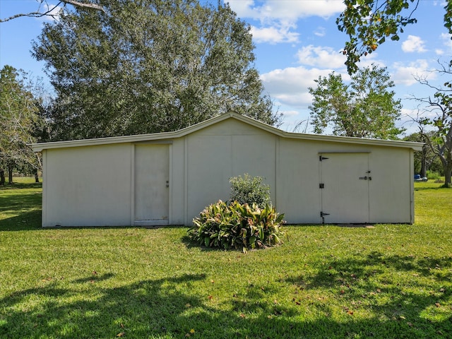 view of outdoor structure with a yard