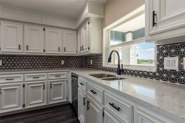 kitchen with dark wood-type flooring, backsplash, sink, and white cabinetry