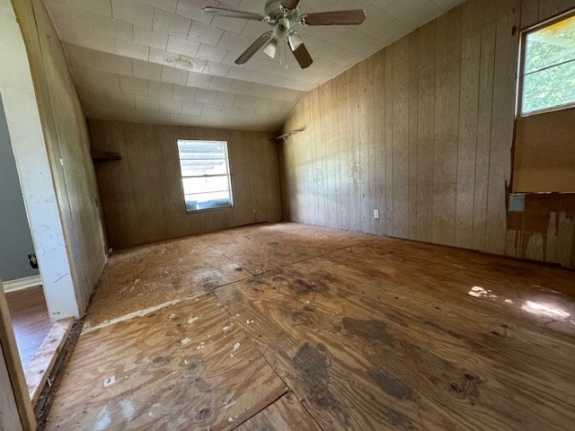 unfurnished room featuring ceiling fan and vaulted ceiling