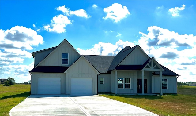 view of front of home featuring a front lawn