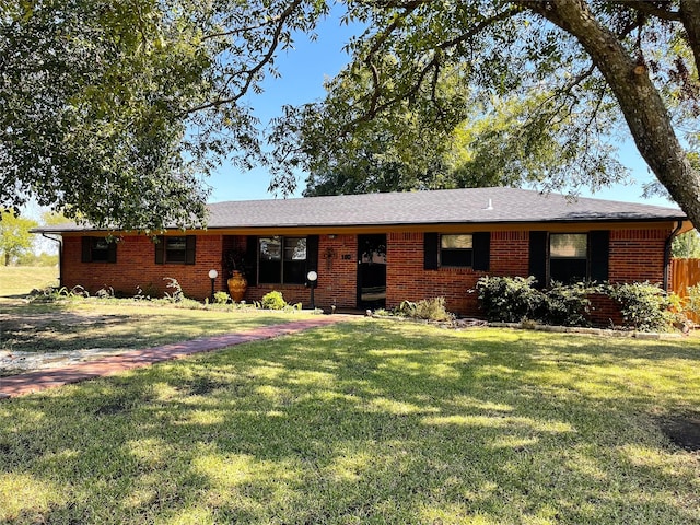 ranch-style house featuring a front lawn