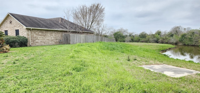 view of yard featuring a water view