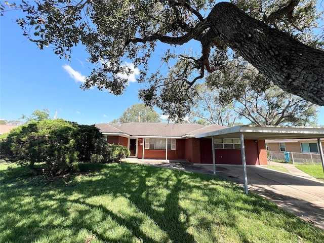 ranch-style home with a front lawn