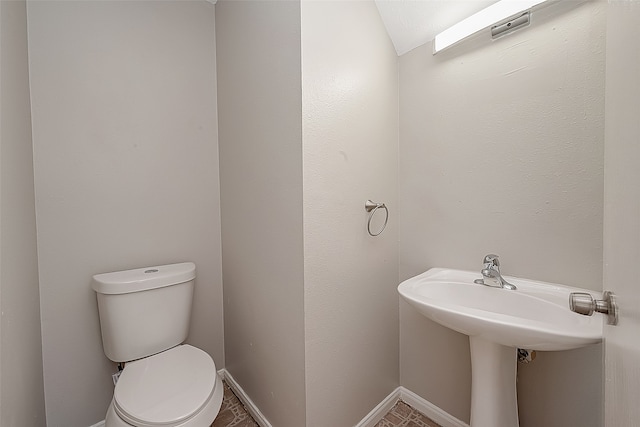 bathroom featuring toilet