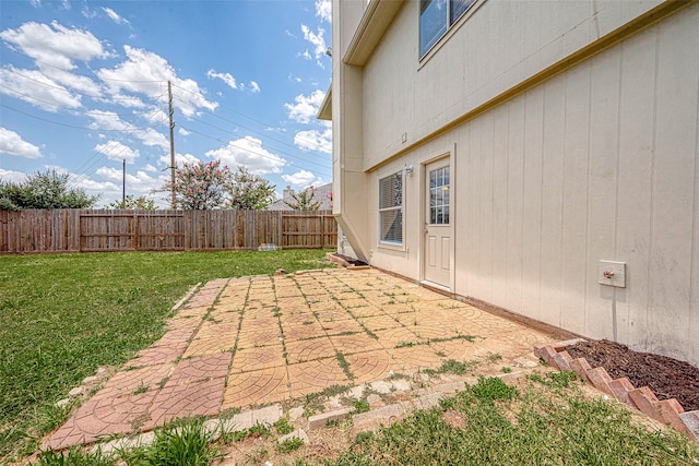 view of yard featuring a patio area