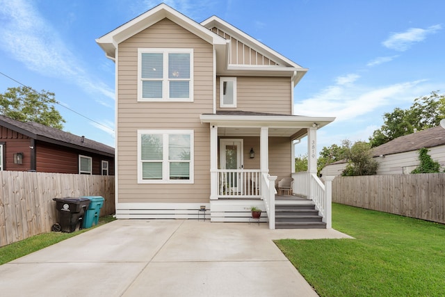 view of front of property featuring a front lawn and covered porch