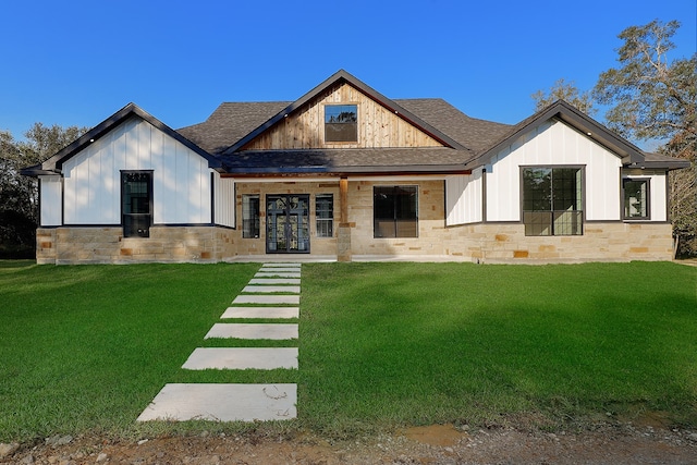 view of front of house featuring a front yard