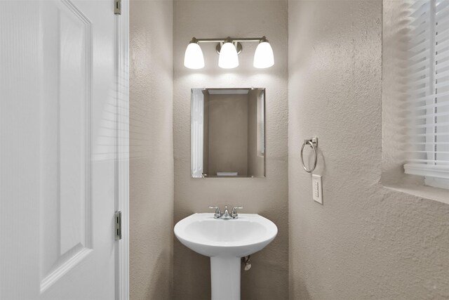 696 Ravensworth Dr, Conroe, TX 77302 - bathroom with a sink and a textured wall
