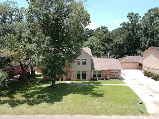 view of front of home featuring a front yard and a garage