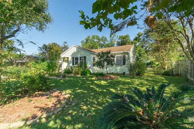 single story home with a front yard