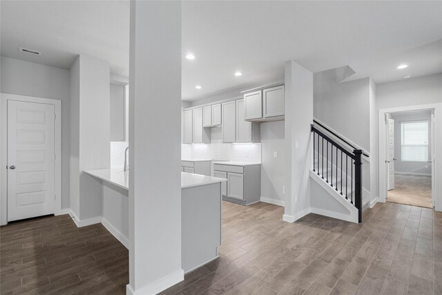 kitchen with visible vents, light countertops, wood finished floors, and recessed lighting